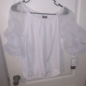White raffle shoulders blouse New size M
